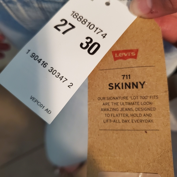 Women Levis - Picture 3 of 4